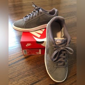 Women’s Nike Court Royals Suede - Size 8